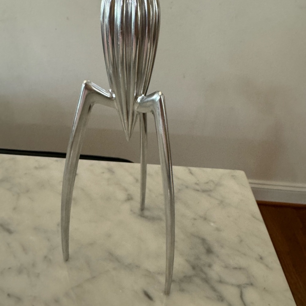 Philippe Starck Lemon Squeezer Juicer by Alessi - Picture 3 of 3